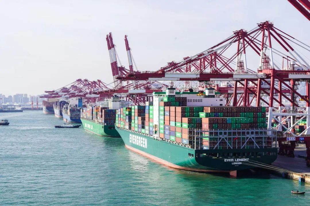 上海港,宁波舟山港等国际枢纽港口吞吐量,较去年同期增幅均创历史新高