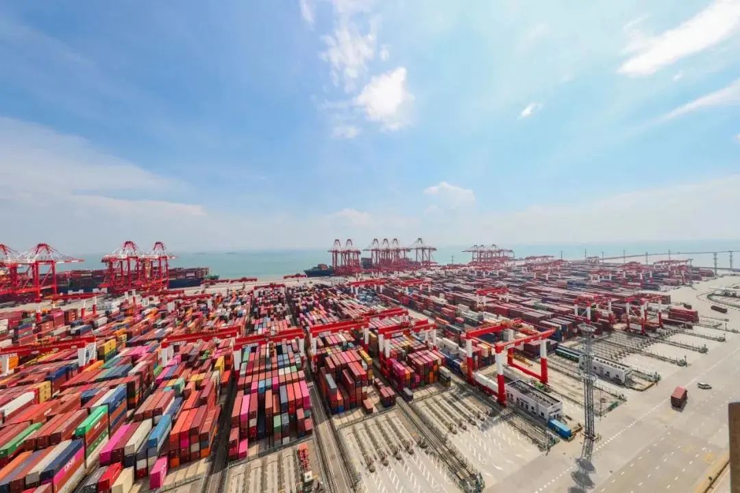 从43万到4350万标准箱,上海港为何能发展的如此之快?