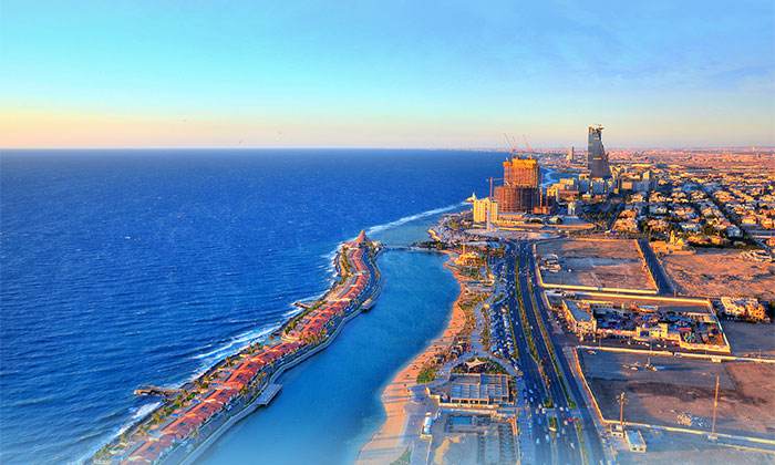 中的沙特吉达港吉达港又名吉达伊斯兰海港,位于沙特阿拉伯西海岸中部