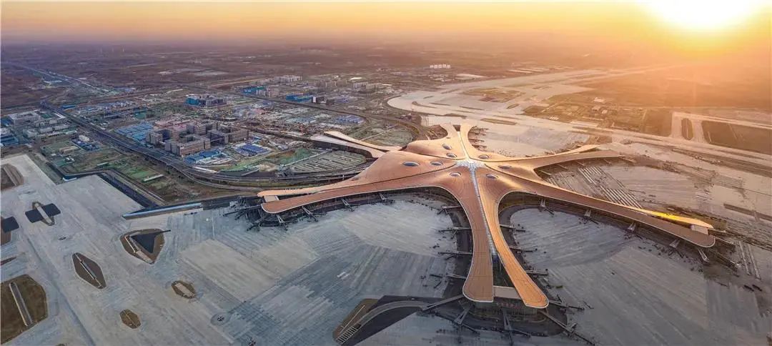9月25日 北京大兴国际机场正式投入运营 2021